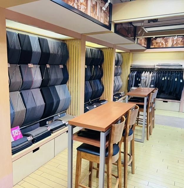 M2PLANT伊丹店の豊富なスーツ生地