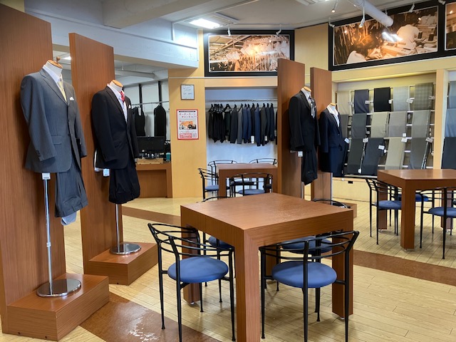 オーダースーツかつだ宮崎昭和町店の店内